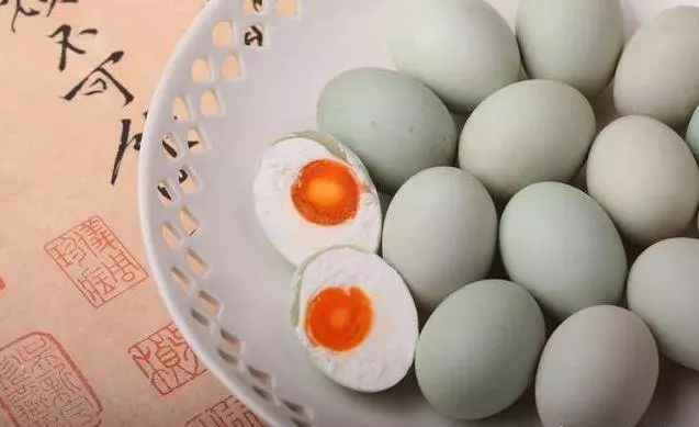 血液為什麼粘稠?與吃關係很大,醫生奉勸:這3類食物再喜歡也不要碰
