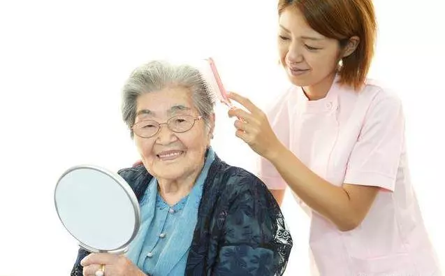 血液為什麼粘稠?與吃關係很大,醫生奉勸:這3類食物再喜歡也不要碰