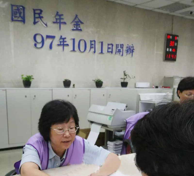 國保有漏洞?4千多名僑民只繳些許錢,就「爽撈2億」!衛福部超無奈「決定製裁」!