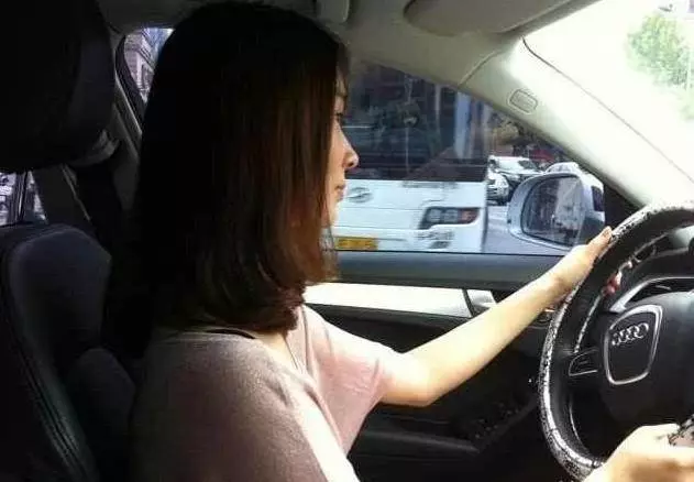 車子借給朋友,還車的時候朋友洗了車還給加滿油,車主卻說:以後再也不借