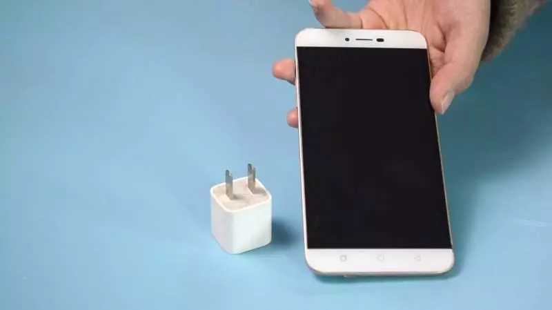 你家有閒置的手機充電頭嗎?這些用途太實用了,快回家找出來