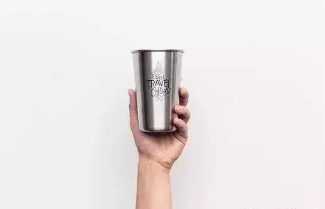 這種杯子不能用來喝水,對身體有害無益,家裡有的,趕緊扔掉