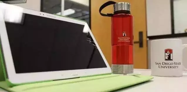 這種杯子不能用來喝水,對身體有害無益,家裡有的,趕緊扔掉