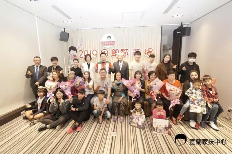 無血緣的愛!男房客失婚帶2兒,女房東無私幫養13年:「孩子不能沒媽媽!」
