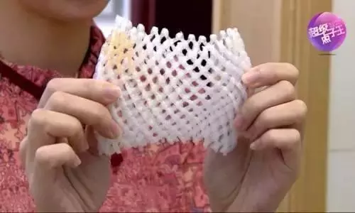 水果網套不要扔了,放在衛生間,作用超棒!一年省下不少錢!