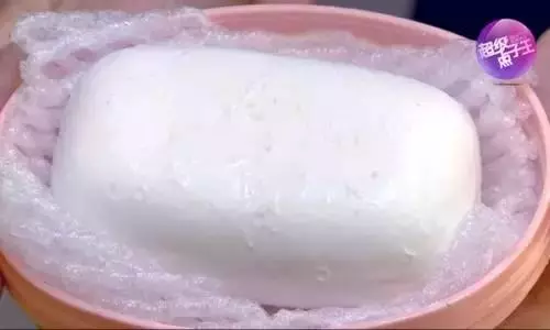 水果網套不要扔了,放在衛生間,作用超棒!一年省下不少錢!