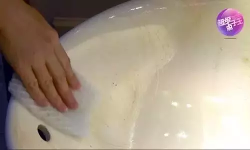水果網套不要扔了,放在衛生間,作用超棒!一年省下不少錢!