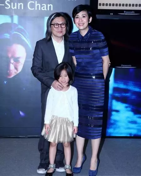 53歲吳君如為女兒慶生,鏡頭拉近藏了12年的女兒顏值曝光,難怪至今不願公開