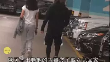 53歲吳君如為女兒慶生,鏡頭拉近藏了12年的女兒顏值曝光,難怪至今不願公開