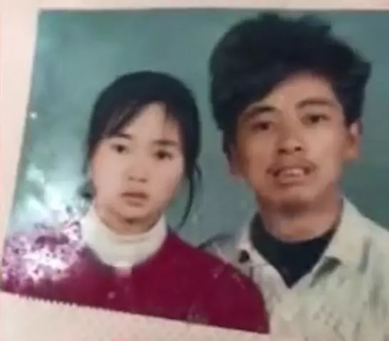 老爸「頭亂成鳥窩」照娶女神老婆 網曬「父母差異婚照」噴笑:我媽當年鬼遮眼?
