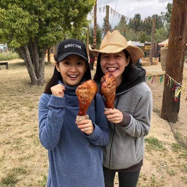 「林依晨」首曬老公正面照,堅持不開美顏,和最愛的人在一起做自己就好!