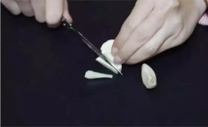 晚上經常失眠多夢?農村一個土方法:紅棗+大蒜泡水,每晚睡前喝一杯,一覺睡到大天亮,肝臟也更好了