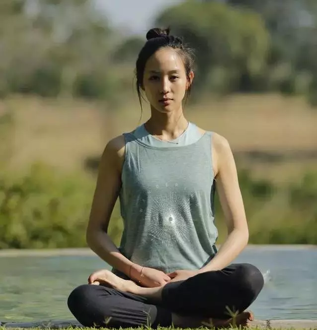 36歲的張鈞甯有著26歲的身材,完美腿型讓視覺延長10公分,一個自律到極致的女人,該有多優秀?