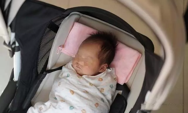 兒子結婚我一分沒花,孫子出生我喜滋滋去探望,聽到名字放下孩子