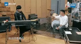 周傑倫被媽媽拿藤條督促:真正有遠見的父母,不光知道「逼迫」孩子的重要性,還得學會如何逼才能立竿見影