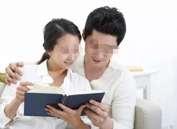 大姑姐一向來看不起我父親 我女兒滿月 大姑姐搶去我父親給的紅包 她臉都綠了