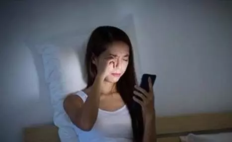 七夕老公出差一直跟我說抱歉,想不到他同事的朋友圈出賣了他!