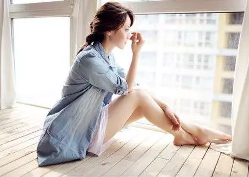 坐月子時婆婆天天煮麵條,我哄完孩子出去看到氣得我掀桌子!