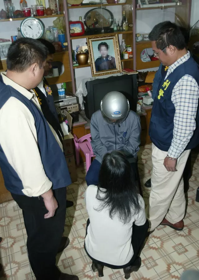 養子殺人槍決 老母種菜捐錢贖罪
