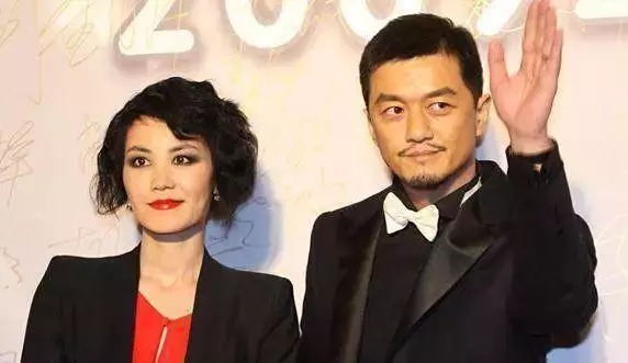 48歲李亞鵬被曝新戀情!新歡被指酷似王菲,坐擁超過500億身家!