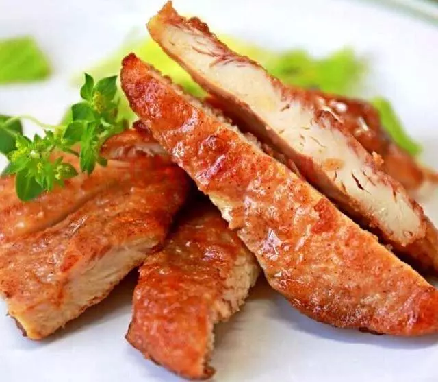想吃酥脆香嫩的雞胸肉?不煮不炸,不放油,方法簡單新手一學就會!