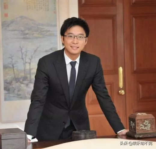 霍啟剛三兄弟近照曝光,顏值差距巨大!網友:霍啟剛最耐看!