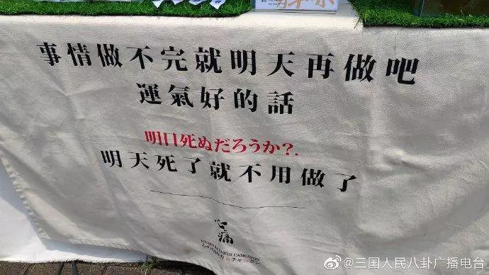 男子臉上有傷,又疼又癢老是不好,於是看醫生,醫生檢查後問:「你的臉是不是被老婆踹的?」