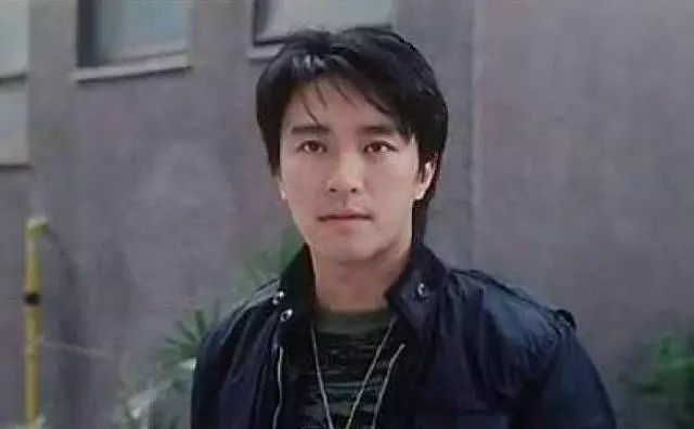 周星馳替身VS吳京替身,網友直呼:太像了,簡直就是親兄弟!