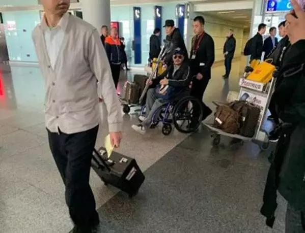 周星馳替身VS吳京替身,網友直呼:太像了,簡直就是親兄弟!