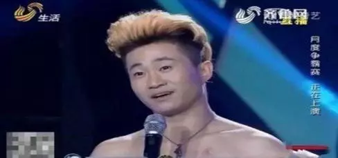 周星馳替身VS吳京替身,網友直呼:太像了,簡直就是親兄弟!