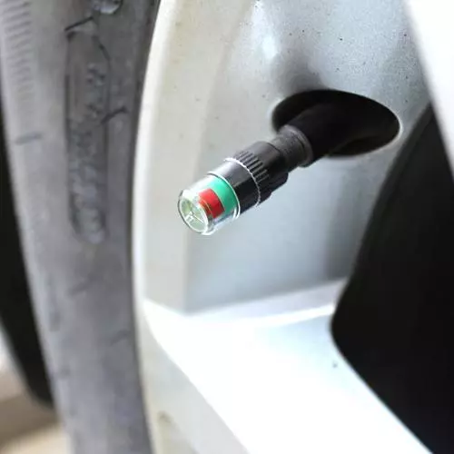 輪胎紮釘子到底拔不拔?10修車師傅教你一招,別等到車毀了才知道