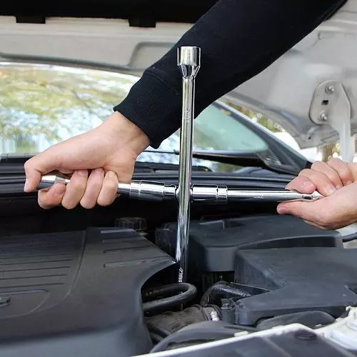 輪胎紮釘子到底拔不拔?10修車師傅教你一招,別等到車毀了才知道