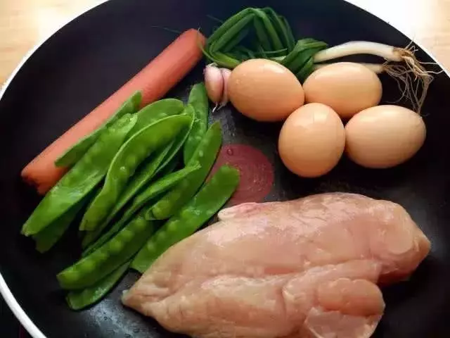 蒜香椒鹽雞排×玉子燒便當,辦公室秀飯神器