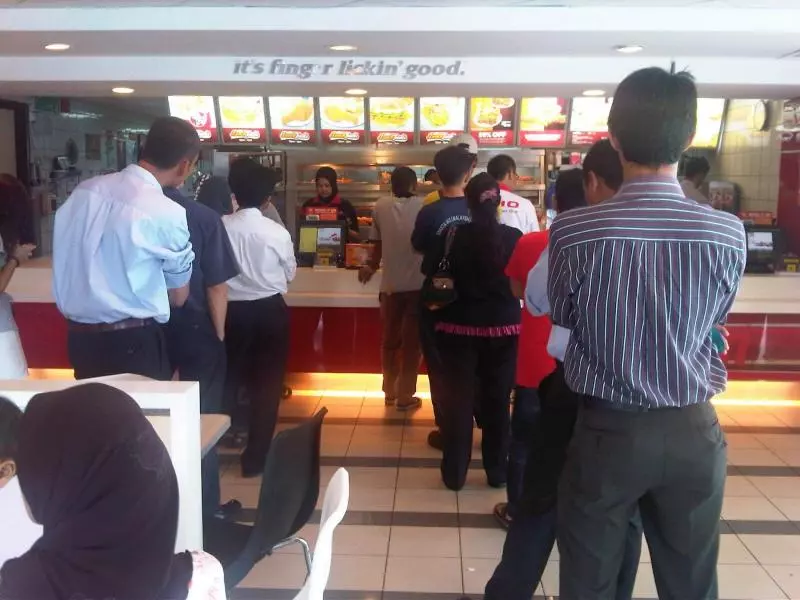 KFC也有自助點餐機了!以後再也不用排隊點餐了!