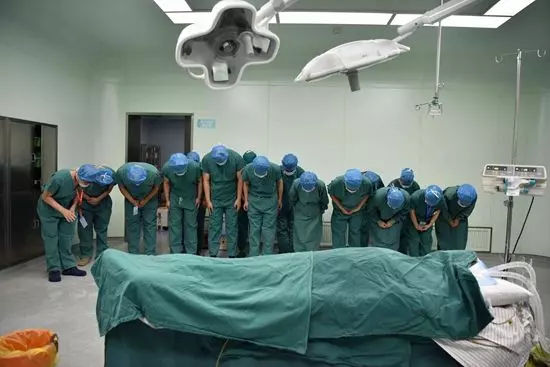 不敵癌症病魔逝世!新北44歲腫瘤醫活人無數,臨終長歎:救人無數,求多活卻好難