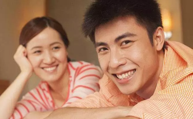 離婚請母親幫帶兒子,端午節她要2萬辛苦費,回家打開包我哽咽無語!