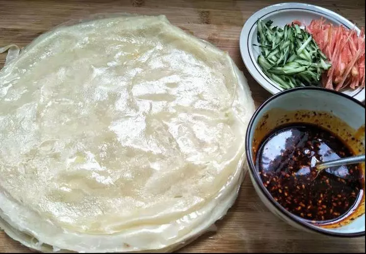 阿嬤叫我一招做涼皮,不用洗也不用蒸,既簡單又美味,一上桌就被家人吃光光
