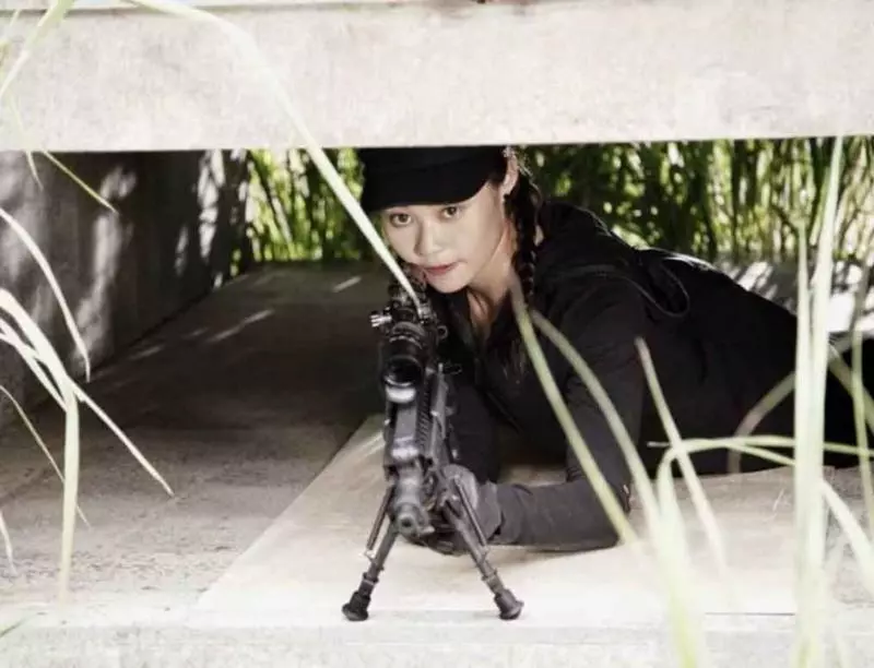 【已經入行8年!】《鐵探》冷血女狙擊手曾是『武術冠軍』!曾經當過『她們』的替身!