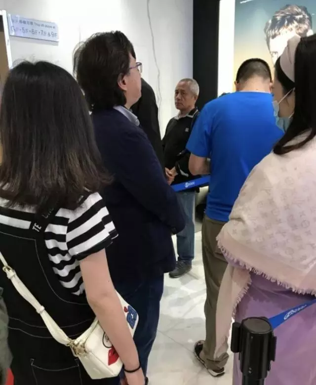 陳少霞懷孕8個月,62歲富商老公貼身照顧,網友:各取所需!