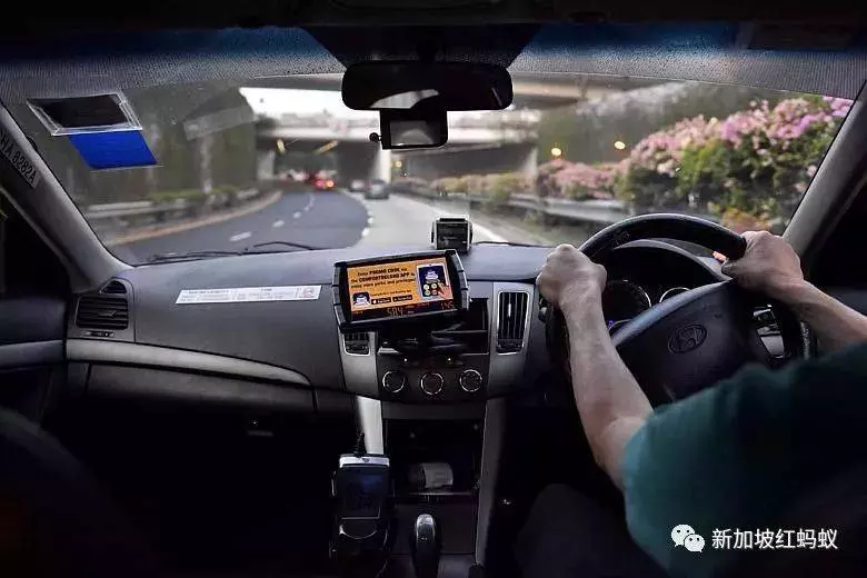 在車內和乘客吵架將視頻上網,新加坡私召車司機被政府警告
