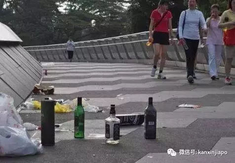在新加坡最丟人的事,就是穿死亡芭比粉背心撿垃圾