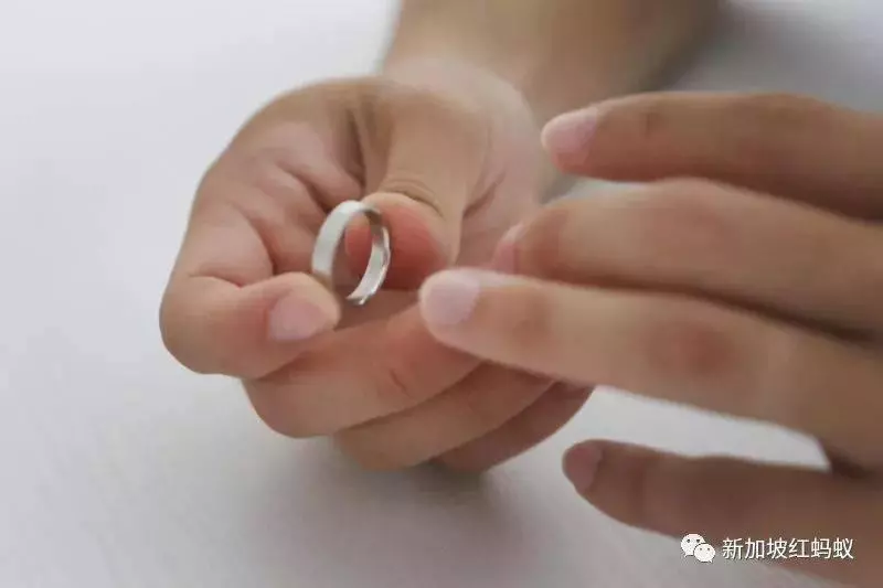 新加坡男子買彩票中了618萬 還要分一半給前妻!