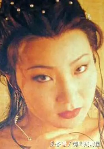 她曾搭檔楊思敏演出「經典金瓶三級艷片」,與單立文相愛相殺!貌美如花的「她」就是...