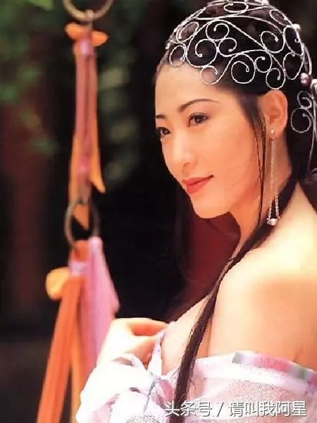 她曾搭檔楊思敏演出「經典金瓶三級艷片」,與單立文相愛相殺!貌美如花的「她」就是...