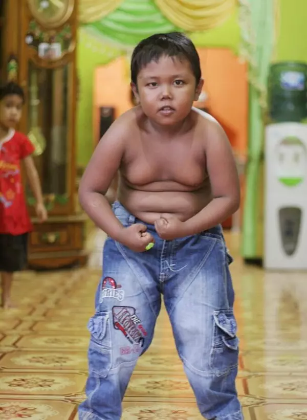 僅2歲「一天抽40根煙」的印尼小孩震驚全世界!如今「這個模樣……」讓大家太意外!