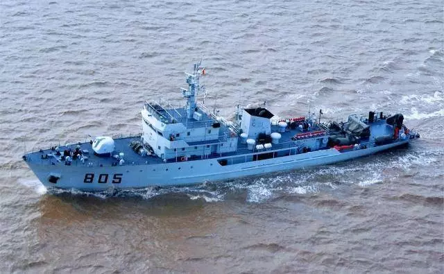 中國這一小船隻,所有軍艦見了都要鳴笛敬禮,遼寧艦也沒有例外