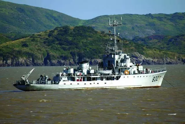 中國這一小船隻,所有軍艦見了都要鳴笛敬禮,遼寧艦也沒有例外