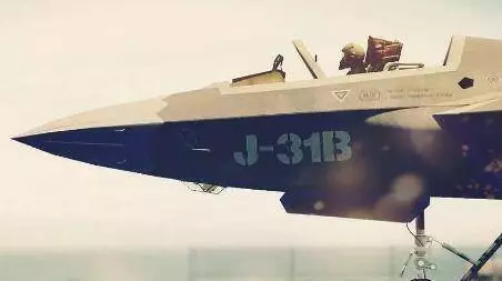 中國第二款艦載機讓美飛行員哀嘆:隱藏一神秘用途
