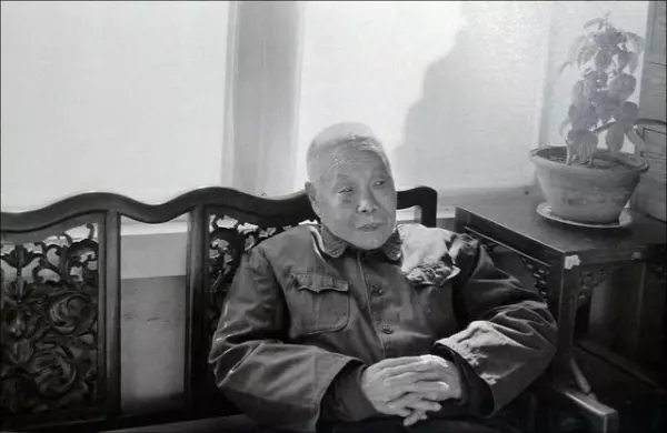 最後一個太監的回憶:婉容皇后夜晚睡覺從不關門,孩子剛出生就被燒死!