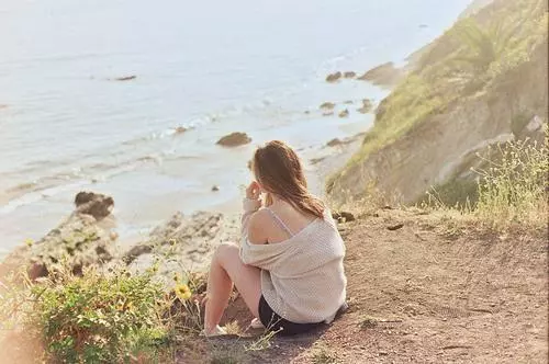 妹妹代替姐姐遠嫁,丈夫竟將錯就錯疼愛有加,三年後「寄來一物」讓姐姐含恨跳河!